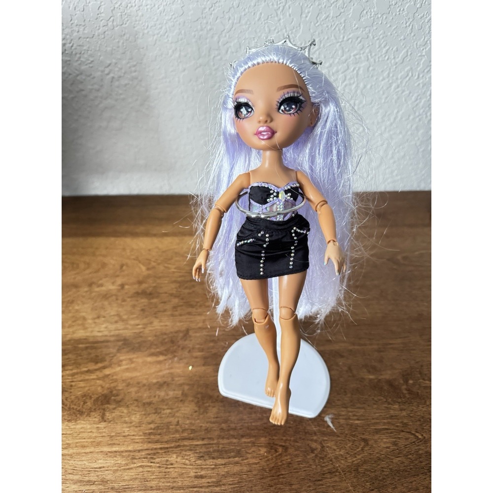 Rainbow High Tiara Song Vision Royal Three K-Pop Dressed Articulated Doll